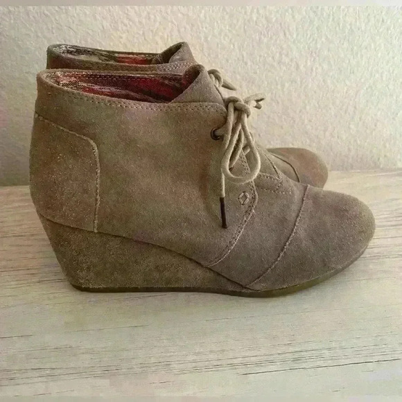 Toms Women's Wedge Lace Up Suede Ankle Booties, Desert Tan, 740817, Size: 8.5 US - Picture 3 of 6